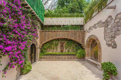 LA SEŇORIA (라 세뇨리아)