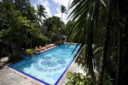 Graycliff Hotel Отели рядом с достопримечательностью «Ардастра Гарденс & Уайлдлайф Консервейшен Сентр»