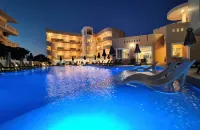 Sunny Bay Hotel - Infinity Pools
