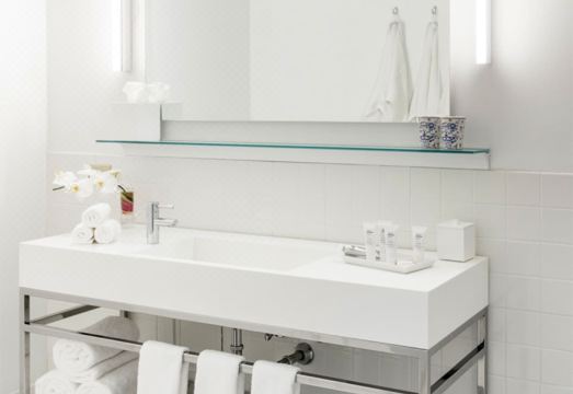 4. 앰배서더 시카고..