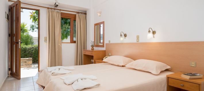 Adonis Hotel Hotels in Lampi