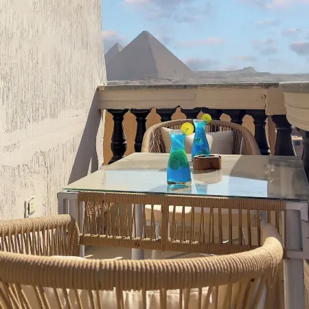 Crowne Pyramids Palace
