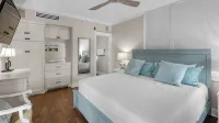 Modern Gulf Place Unit with Gulf Views & Amazing Amenities - موقف سيارات
