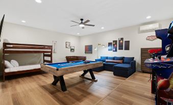 The MAD Hatter - Heated Pool Gameroom & More