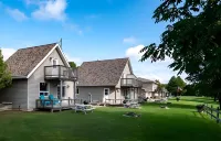 Lions Head Beach Motel & Cottages - Waterfront