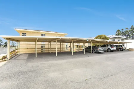 'The Dolphins 7' - Beachfront View to Remember