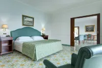 Lloyd's Baia Hotel
