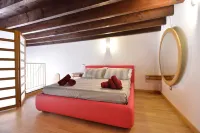 IzzHome Full Center Grand Hotels in 