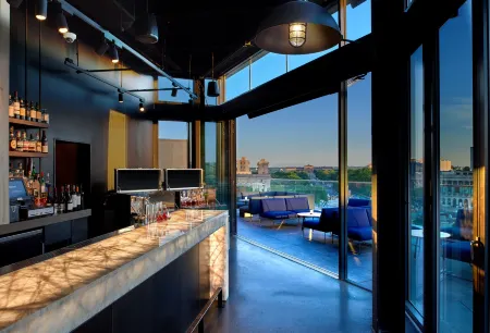 The Logan Philadelphia, Curio Collection by Hilton Отели рядом с достопримечательностью «Пеннс Ландинг»