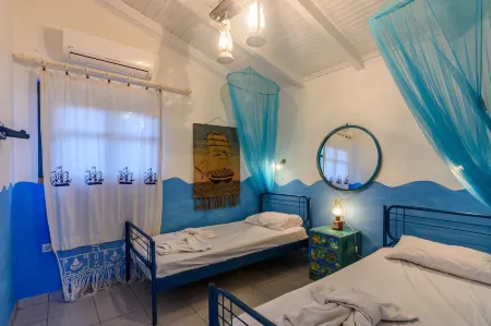 The Blue House Seaside Retreat - Fully Equipped Отели рядом с достопримечательностью «Rimon Reza»