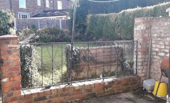 Homely 4-Bed House in Manchester
