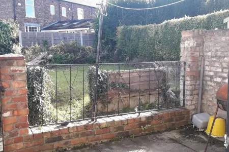 Homely 4-Bed House in Manchester Отели в г. Уайтеншо