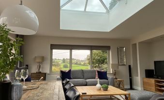 Amber Cottage - Luxury Cottage, Hot Tub, Sea Views and Log Burner