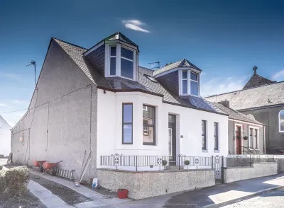 Beautiful Modern Open Plan Living with Hot Tub Hotels in Kelty