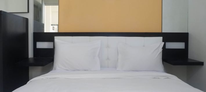 Best Deal 2Br Apartment at Dian Regency Near Its Hotels in Sukolilo
