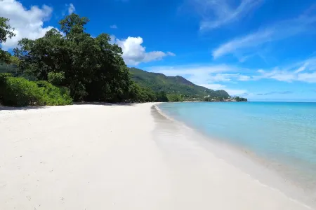 VallonEnd Beachfront Villa with Excellent View