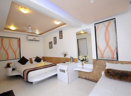 Hotel Vyankatesh & Pure Veg Restaurant