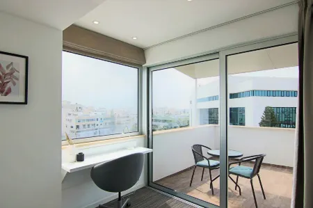 Phaedrus Living: Luxury Suite Nicosia 507 Отели в г. Строволос