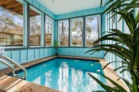 Romantic Cabin Retreat by Ghosal Luxury Lodging - Water Park
