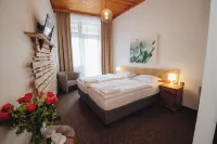 Pension Mona Hoteles cerca de 369
