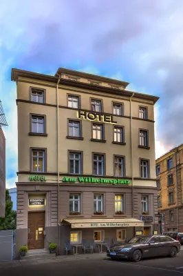 Hotel am Wilhelmsplatz Отели в г. Дегерлох