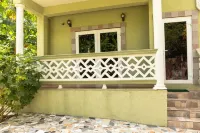 TOPAZ APARTMENT VILLA - MOUNTAIN VIEW VILLa Hotels in Soufriere