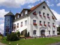 Hotel Christinenhof Garni - Bed & Breakfast Hotels near Gadebusch Schloß