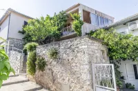 Rooms Roza Hotels in Jelsa