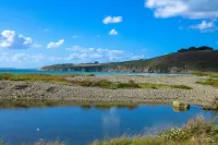 Stone house, between beach and village, sleeps 4, Wifi, parking Hotels in Ploeven