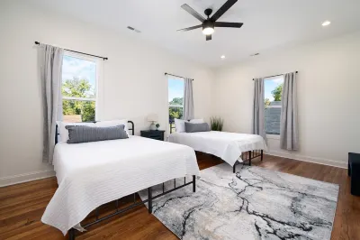 Holday Sale!! Newly Renovated in B-HAM Hotels near City Gear