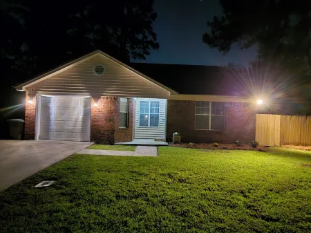 Little Gem- Near Airport & Savannah-Updated 3BR Ranch Home - Hot Tub & Game Rm