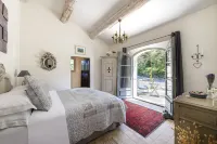 Elegant Provençal Villa in Bonnieux with Garden & Private Pool - La Bécasse Sous Les Toiles de Provence附近的飯店