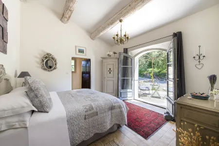 La Bécasse – Heritage Pool Manor Отели рядом с достопримечательностью «Wellness - Capelongue»