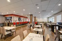โรงแรม ฮอลิเดย์ อินน์ เซเลม บาย IHG - พร้อมอาหารเช้า