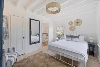 Charming Coastal Hideaway with Golf Views - Exquisite Beach Escape