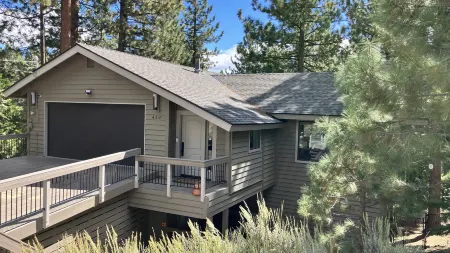 Private Theater, Hot Tub and Infrared Sauna - Stunning Retreat