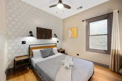 Villa Dubois 3 Bedroom Suite - 3 Hotels in Bronzeville
