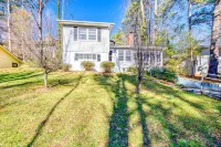Classic home with WiFi, a full kitchen, central A/C, and a wood fireplace