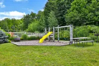 Gas Fireplace and Entertainment Options Await You - Cozy Retreat Hotels in Killington