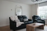 The Designers Apartment - 5 Minutes to Downtown Hotels in Binghamton