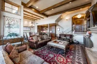 Private Hot Tub, Two-Car Garage, Entertainment Room - Elegant Sanctuary Hotels in Alta