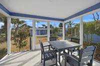 Stunning Coastal Cottage with Free Bikes & High Def Wifi Hotels in Sanibel