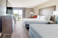 3rd-floor oceanfront studio with AC, pool & hot tub