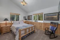 Expansive Yard and Mountain Views - Charming Alpine Retreat