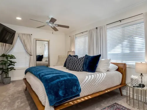 Cozy Retreat - Fireplace, Garage, Smart TVs, WiFi, Laundry Hotels in Huntsville