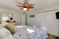 Stylish Home with Outdoor Dining and Fire Pit - Tropical Oasis