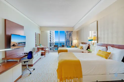 Beachfront Retreat with Balcony and Amazing Pool - Luxurious Getaway