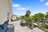 Charming Beach Retreat with Spacious Living and Fun Backyard - Delightful Escape