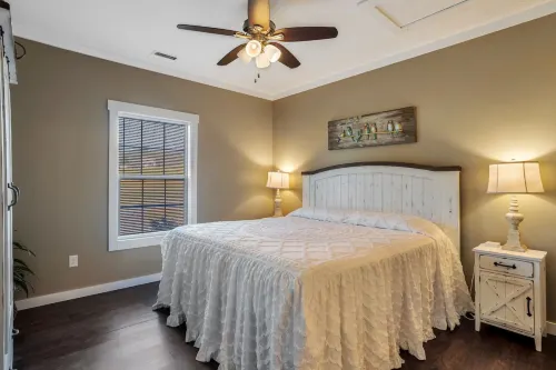 Private Entrance and Fully Equipped Kitchen - Tranquil Family Haven Hotel a Fairview