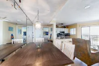 Condo with WiFi, pools, hot tub, tennis courts & on-site gym Hotels in Baldwin County